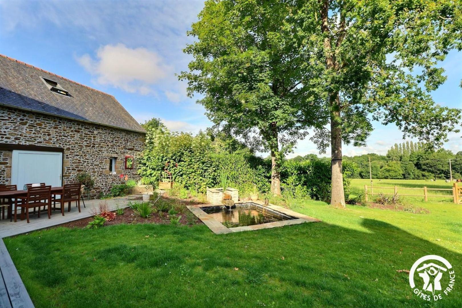 Bed and Breakfast Le Jardin De Quercus Bazouges-la-Pérouse Exterior foto